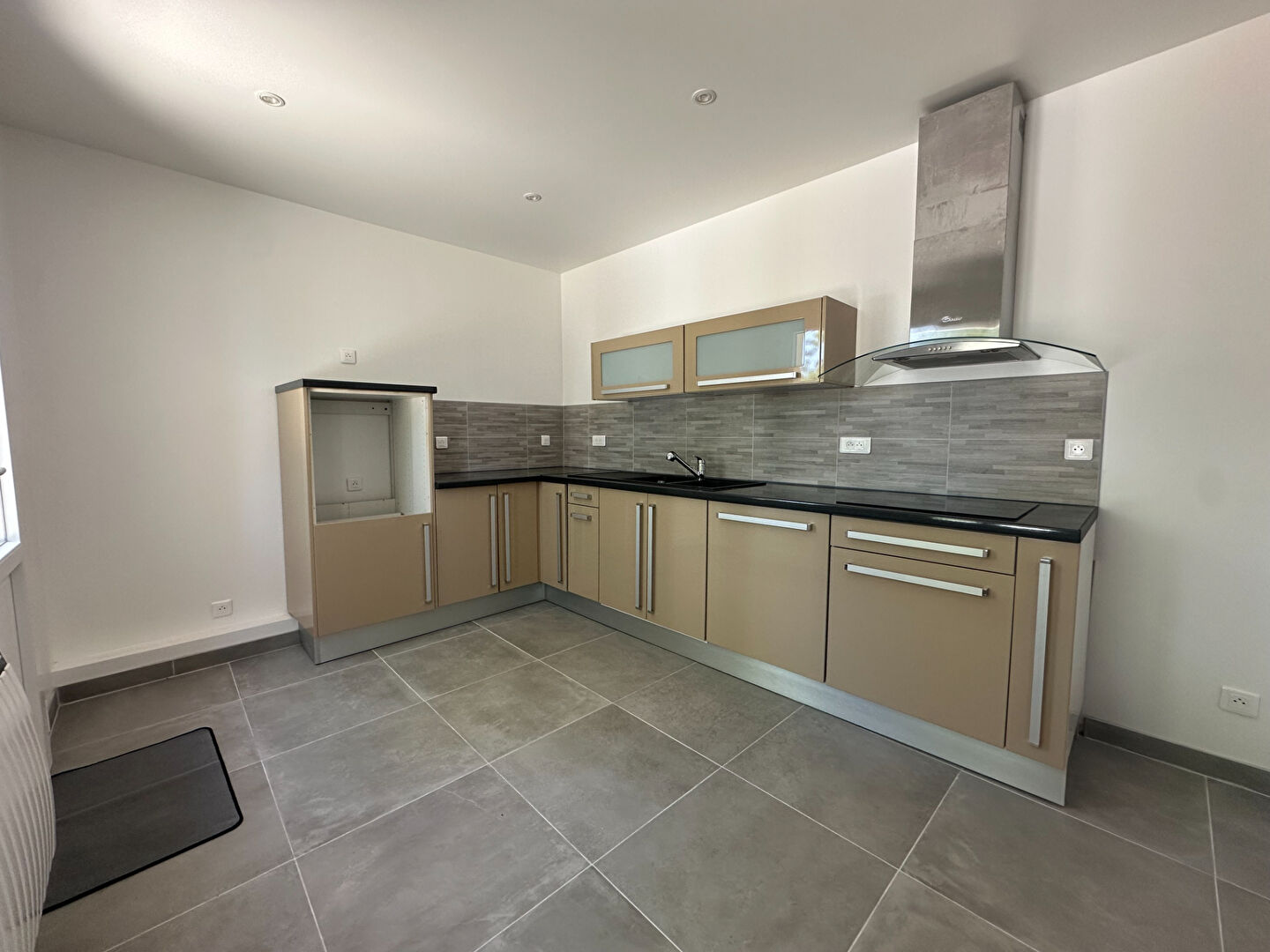 à 43 km de Levallois-Perret 1 230 € / mois cc Maison 4 pièces , 3 chambres 80.39 m² Avec jardin Voir le bien