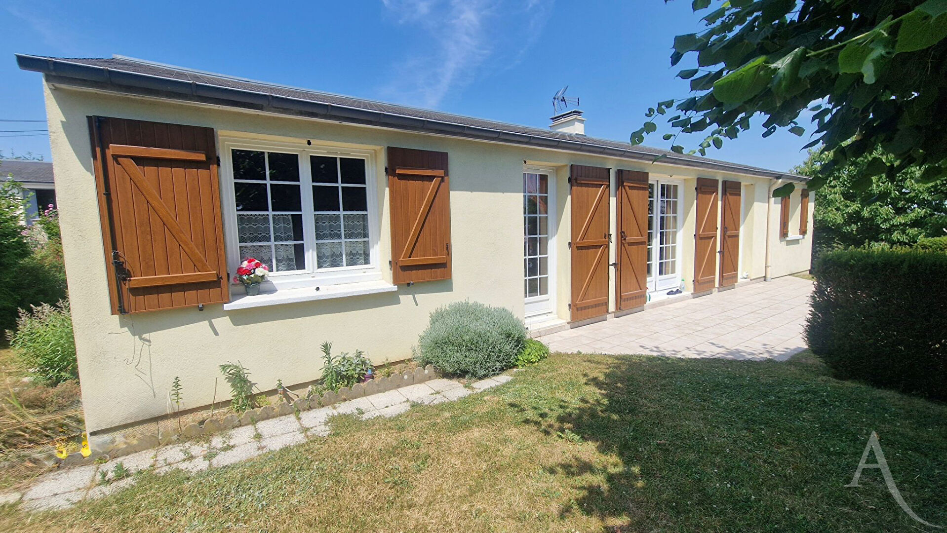 Mantes-la-Ville (78) 269 000 € Maison 6 pièces , 5 chambres 115.00 m² Avec jardin, terrasse, garage/box Voir le bien