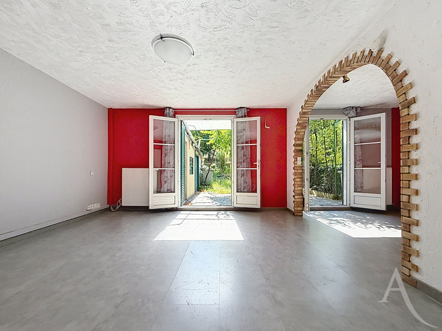 à 8 km de Épône 215 000 € Maison 5 pièces , 3 chambres 102.00 m² Avec jardin, garage/box Voir le bien