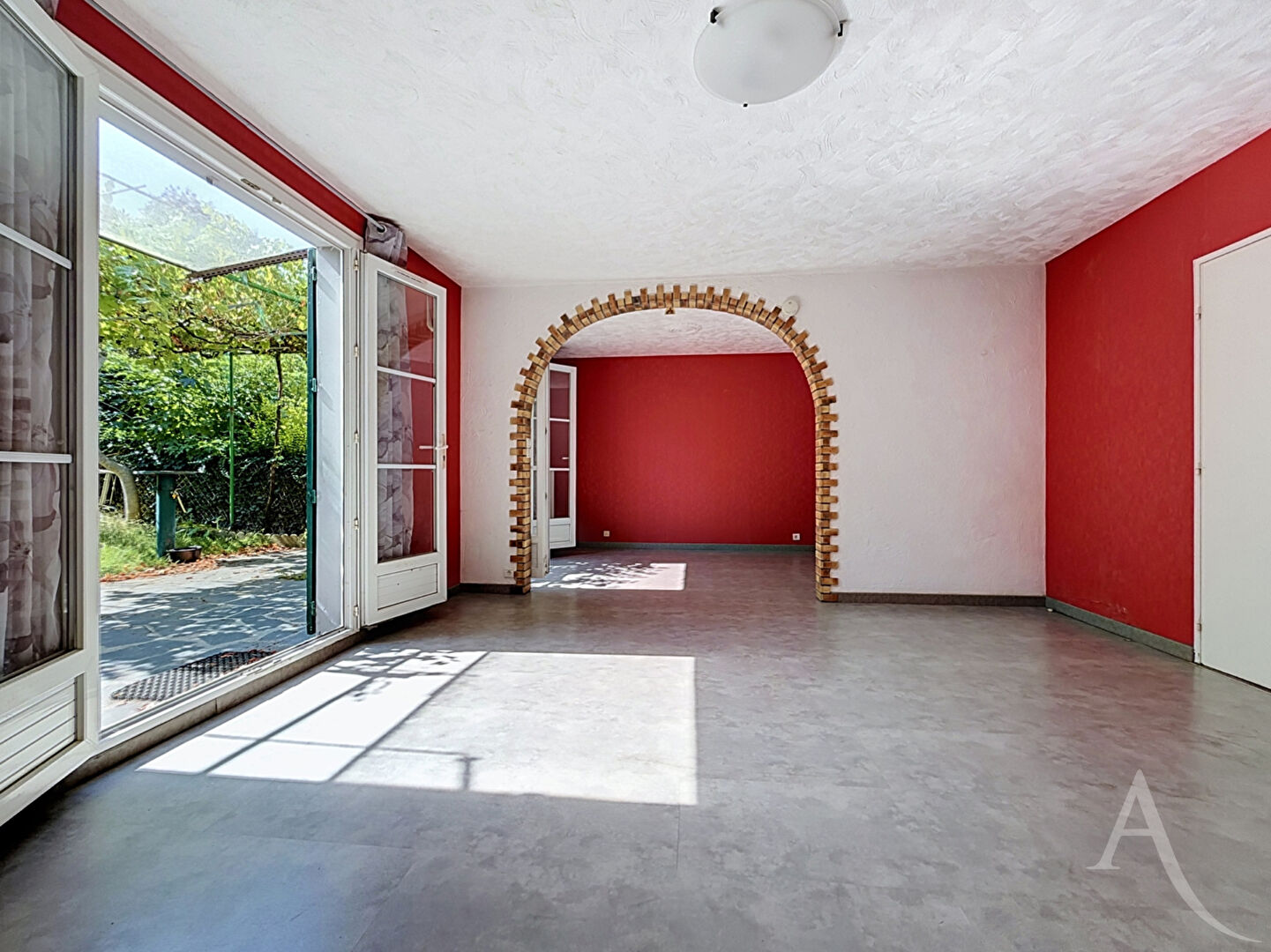 Mantes-la-Ville (78) 210 000 € Maison 5 pièces , 3 chambres 102.00 m² Avec jardin, garage/box Voir le bien