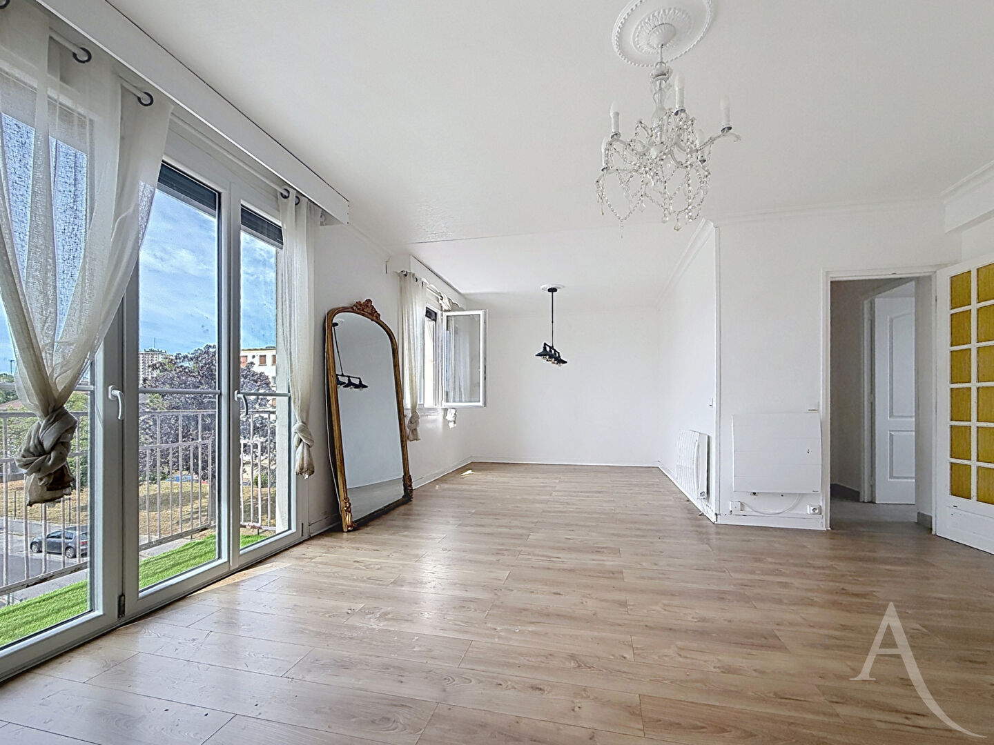 Mantes-la-Ville (78) Exclusif 128 000 € Appartement 4 pièces , 2 chambres 68.80 m² Avec balcon Voir le bien