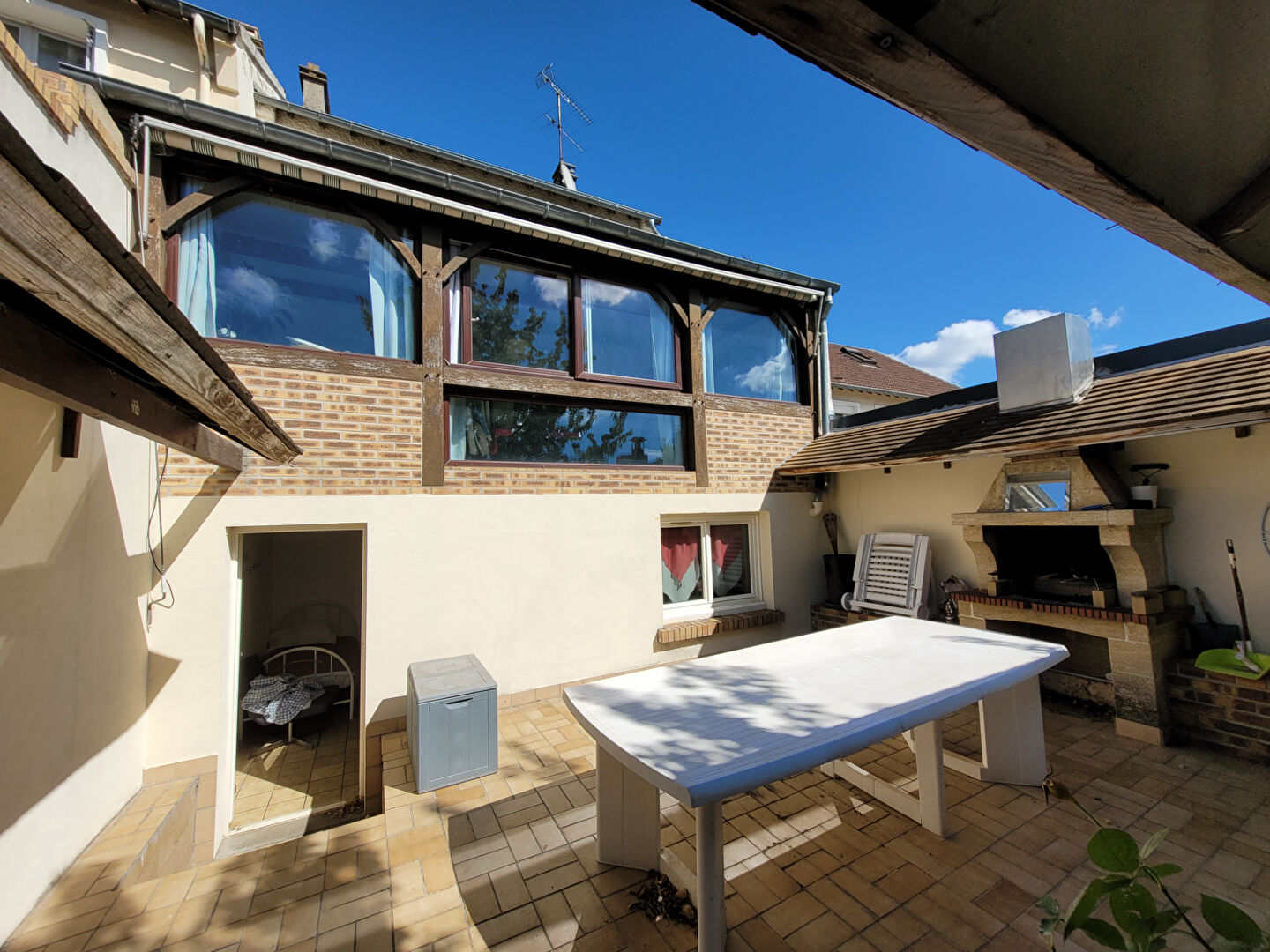 Limay (78) Exclusif 236 000 € Maison 5 pièces , 3 chambres 94.12 m² Avec jardin, terrasse
