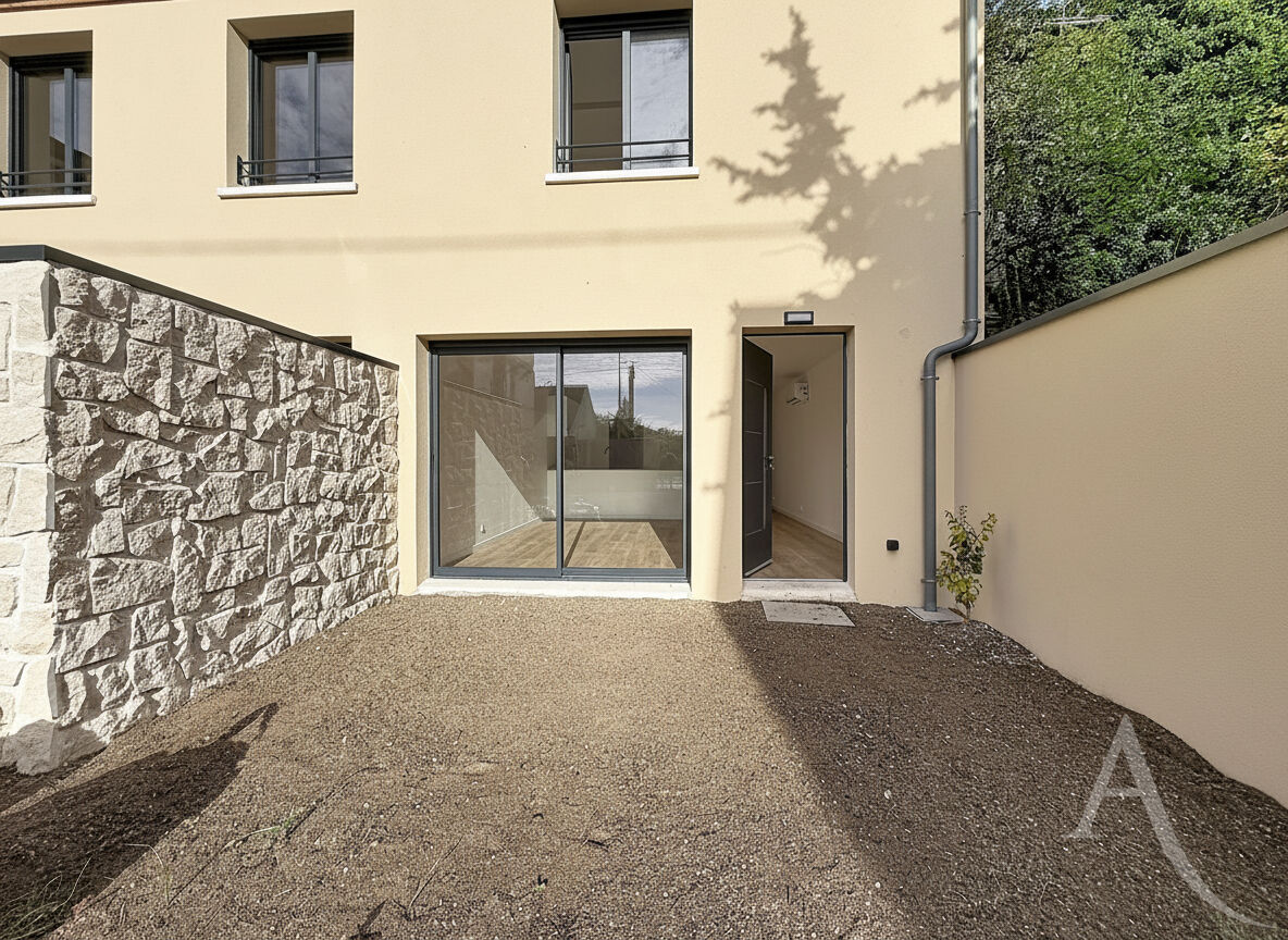 Épône (78) 249 900 € Maison 3 pièces , 2 chambres 75.00 m² Avec jardin, terrasse