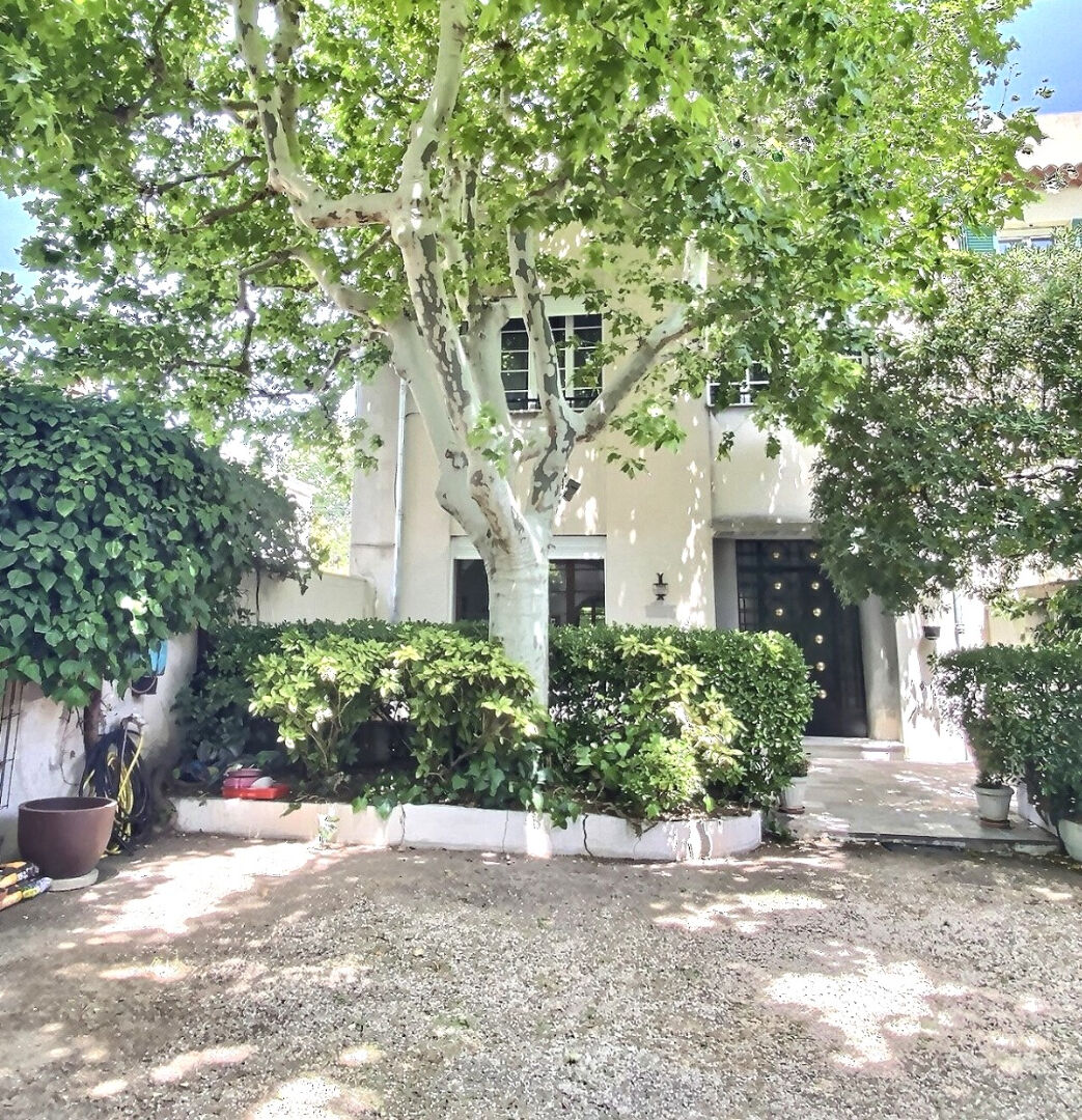 Maison MARSEILLE (13012) 8 pièces 200.00 m²