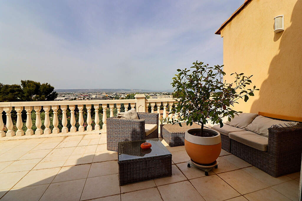 Maison VITROLLES (13127) 10 pièces 250.00 m²