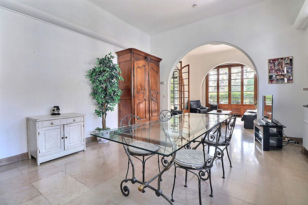 Maison MARSEILLE (13012) 8 pièces 200.00 m²