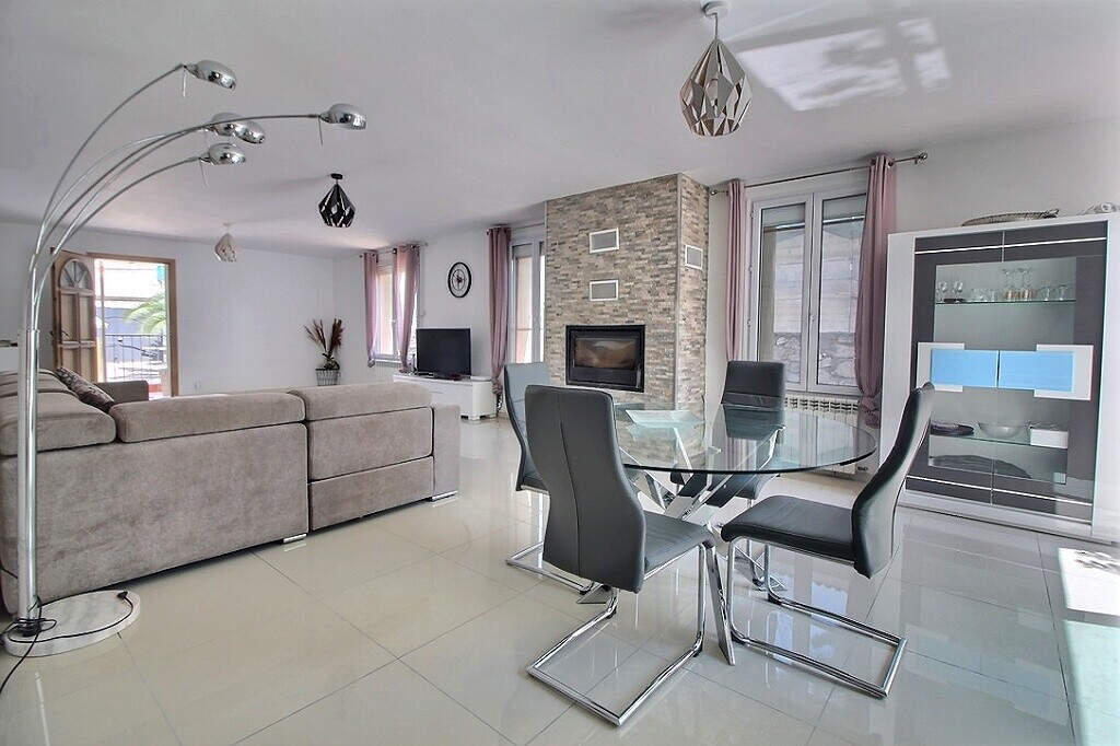 Maison Marseille (13010) 9 pi&egrave;ces 210.00 m&sup2;