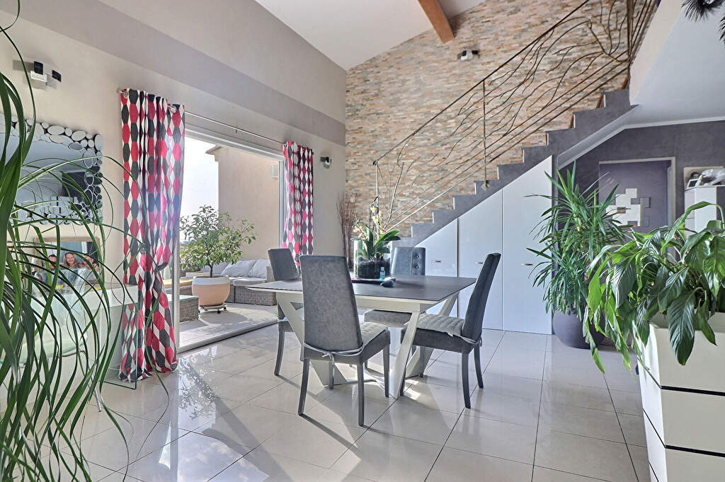Maison VITROLLES (13127) 10 pièces 250.00 m²