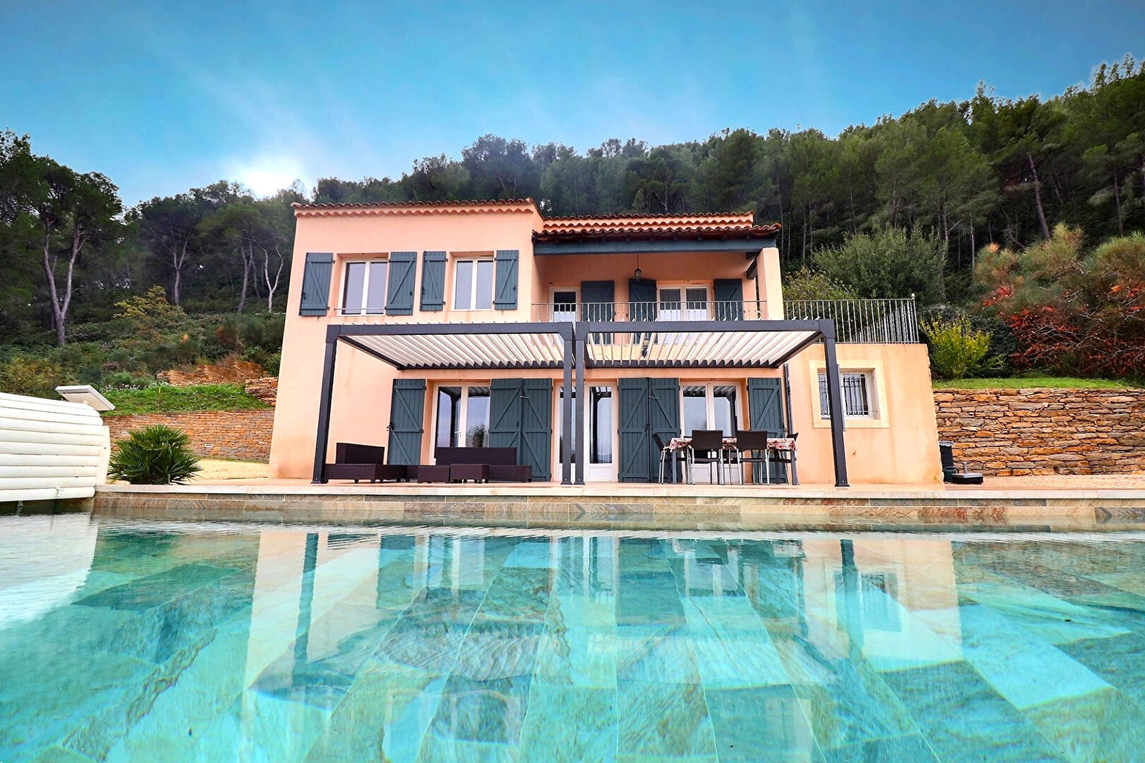 Maison LA CADIERE D AZUR (83740) 5 pièces 140.00 m²