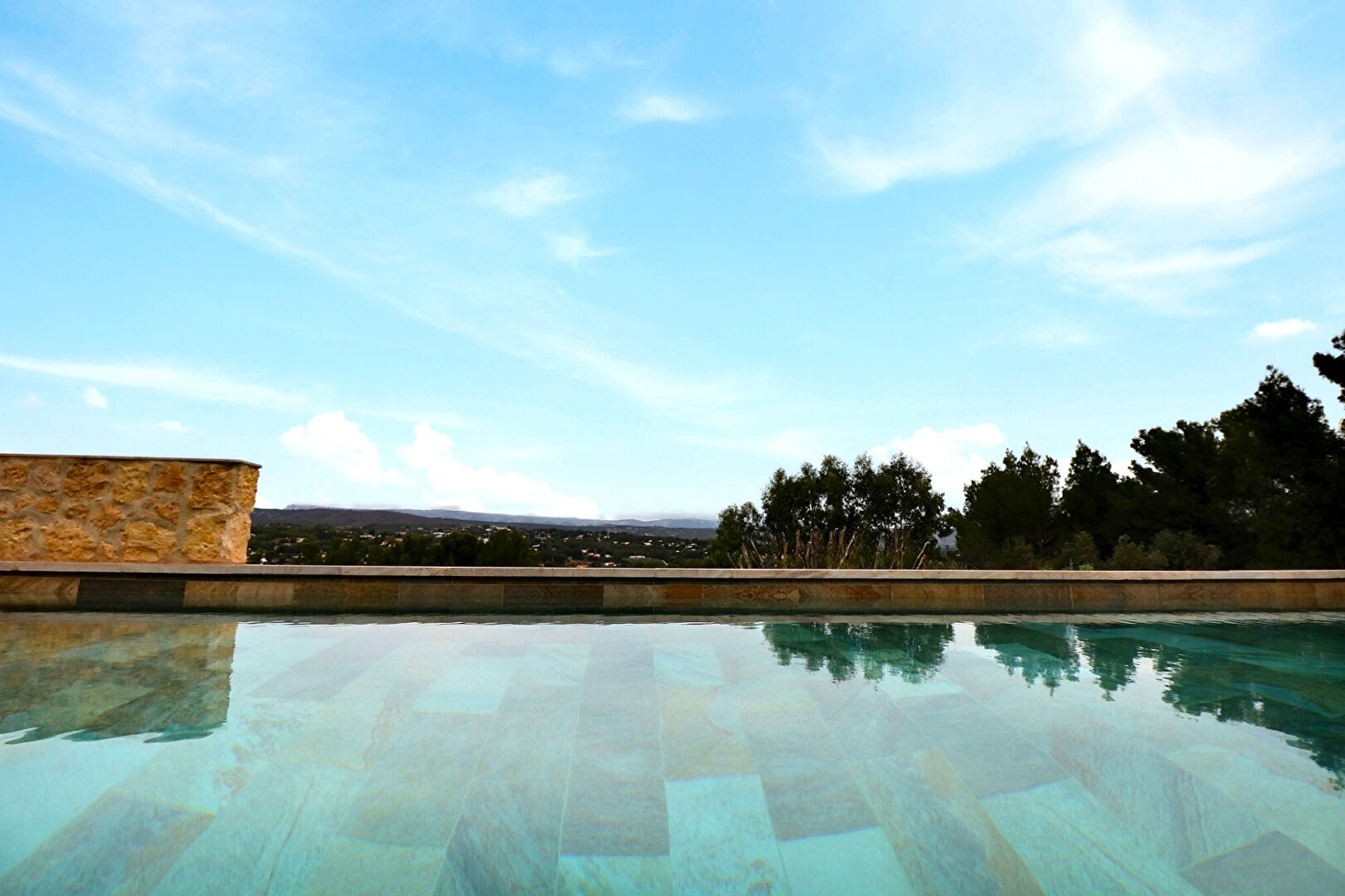 Maison LA CADIERE D AZUR (83740) 5 pièces 140.00 m²