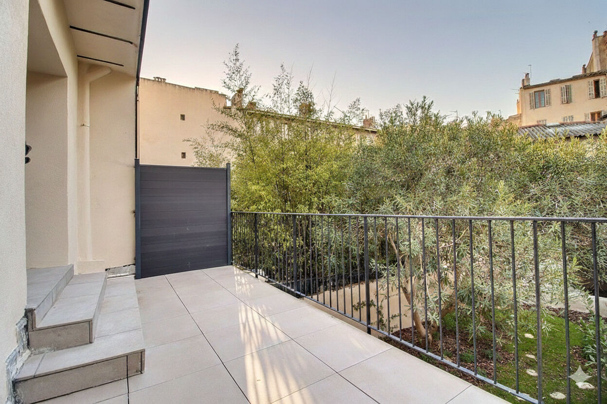 Immeuble MARSEILLE (13006) 9 pi&egrave;ces 198.00 m&sup2;