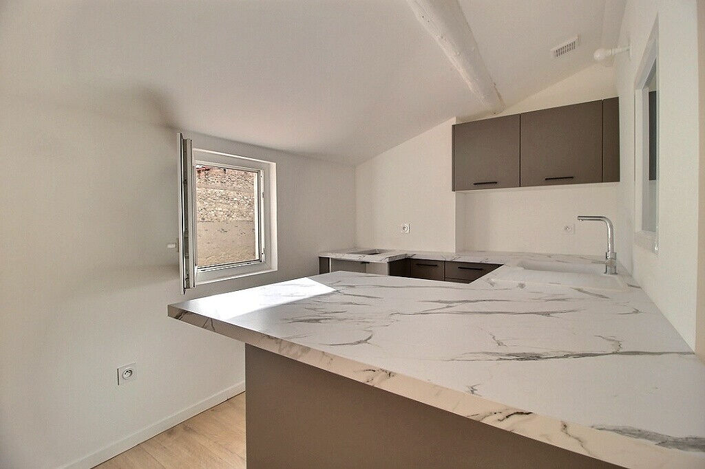 Appartement MARSEILLE (13006) 1 pi&egrave;ce 32.00 m&sup2;