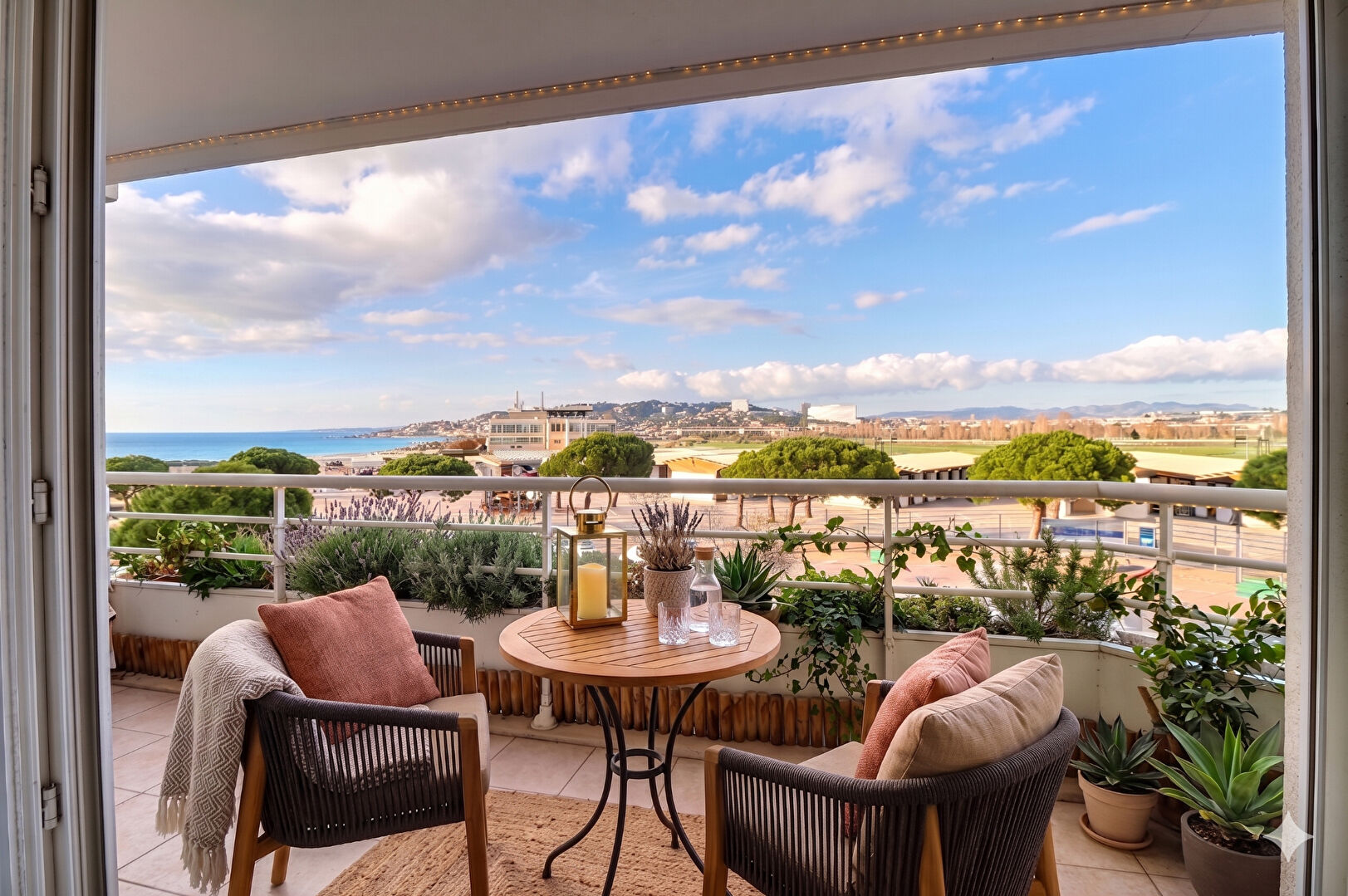 Appartement MARSEILLE (13008) 2 pi&egrave;ces 57.50 m&sup2;
