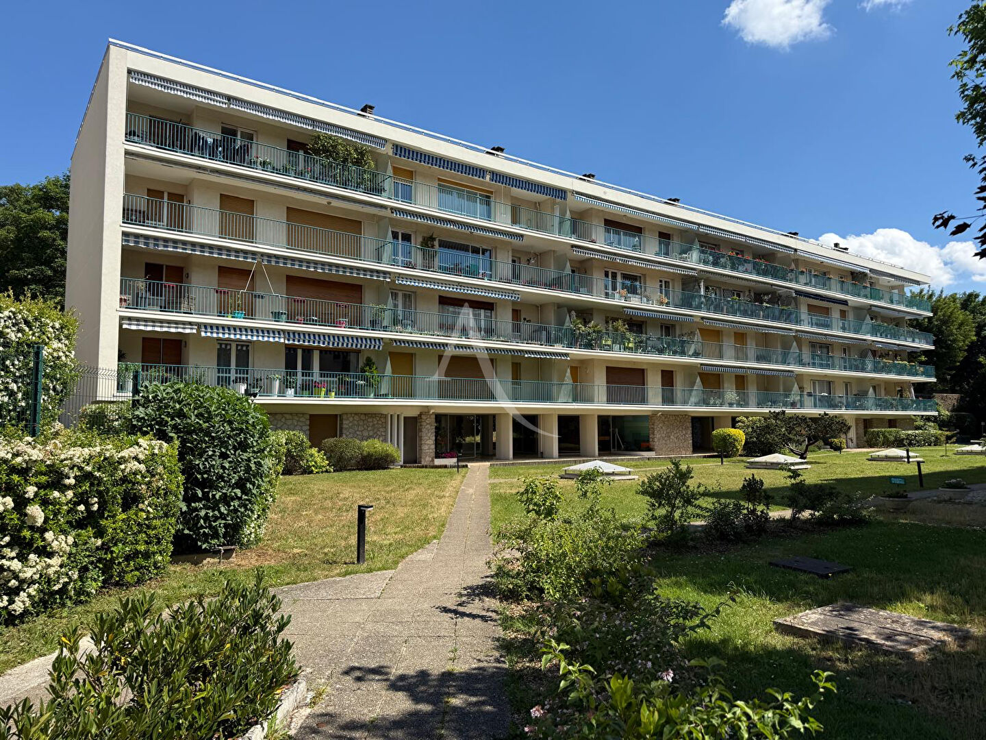 à 47 km de Provins 180 000 € Appartement 4 pièces , 2 chambres 74.00 m² Avec balcongarage/box Voir le bien