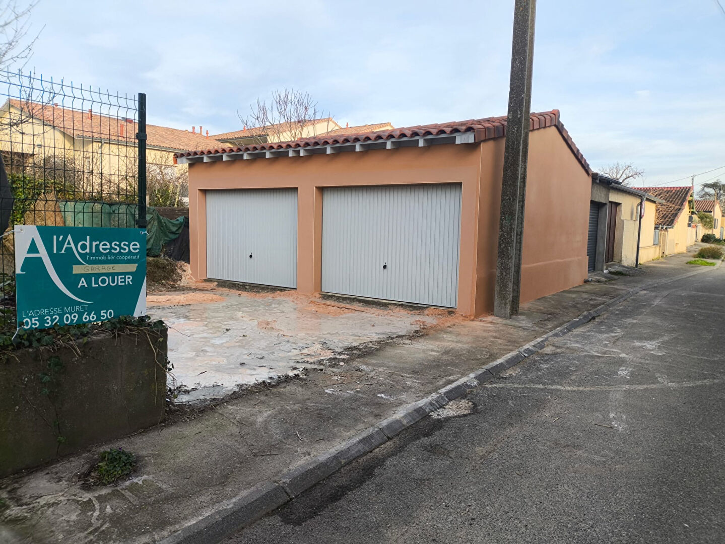 Parking / box saint LYS (31470) 1 pi&egrave;ce 22.00 m&sup2;