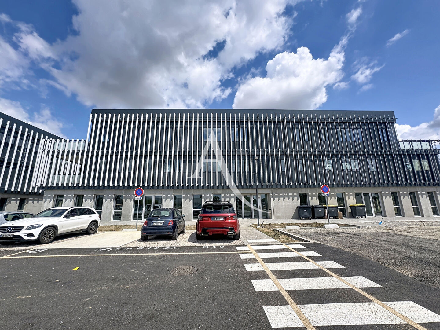 Local commercial MURET (31600) 1 pi&egrave;ce 93.70 m&sup2;