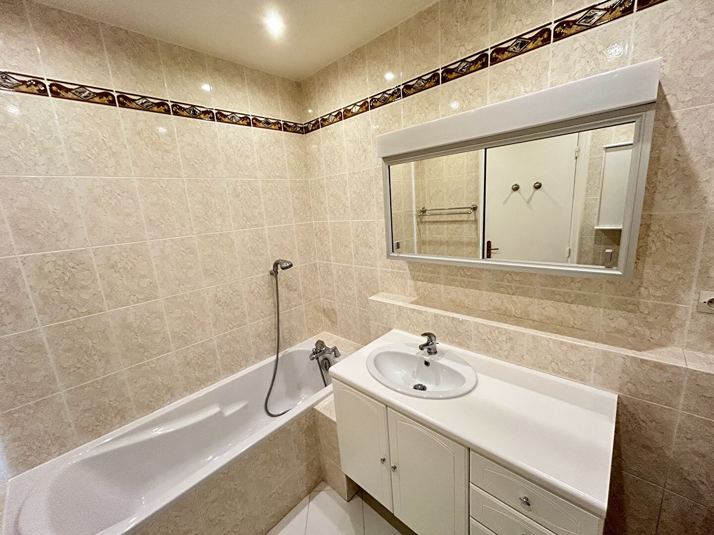 Appartement NOISY LE ROI (78590) 5 pi&egrave;ces 106.00 m&sup2;