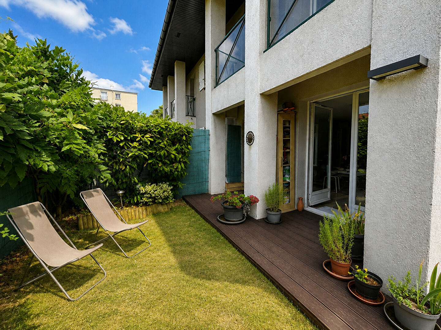 Rueil-Malmaison (92) 290 000 € Appartement 2 pièces , 1 chambre 41.27 m² Avec jardin, terrasse