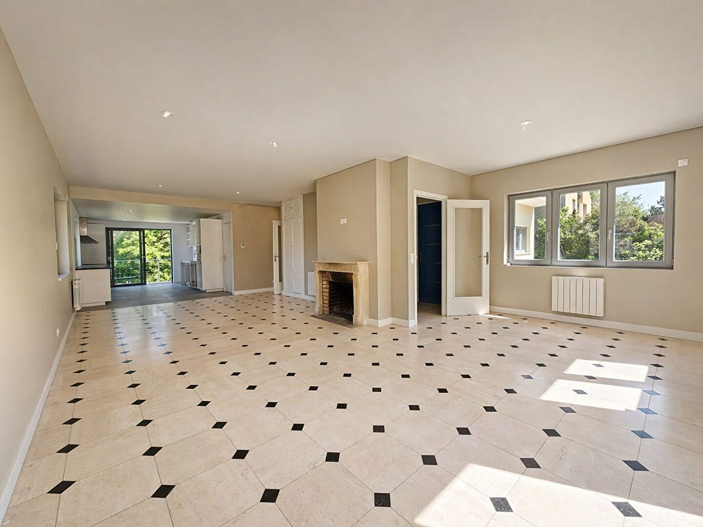 à 9 km de Voisins-le-Bretonneux 795 000 € Maison 6 pièces , 4 chambres 170.00 m² Avec terrasse Voir le bien