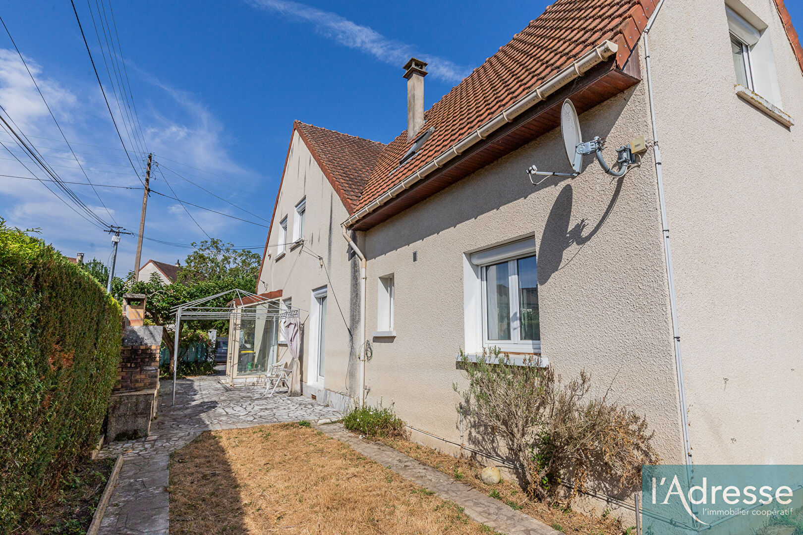 à 11 km de Voisins-le-Bretonneux Exclusif 365 000 € Maison 4 pièces , 3 chambres 103.00 m² Avec jardin, terrasse, garage/box Voir le bien