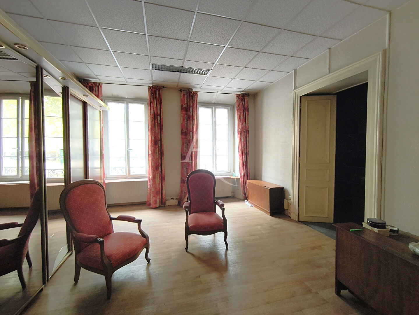 Local commercial PAU (64000) 104.17 m²