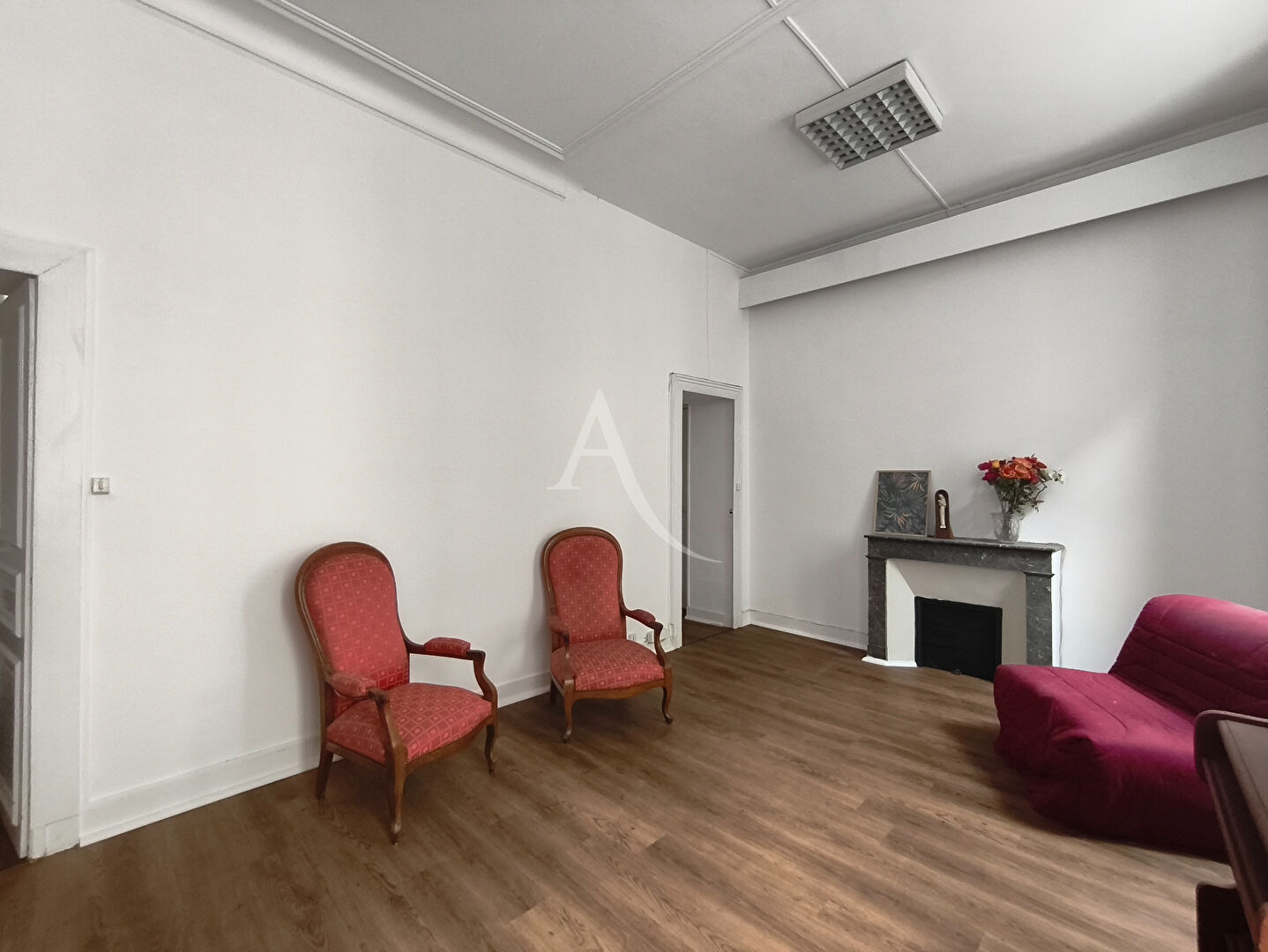 Local commercial PAU (64000) 104.17 m²