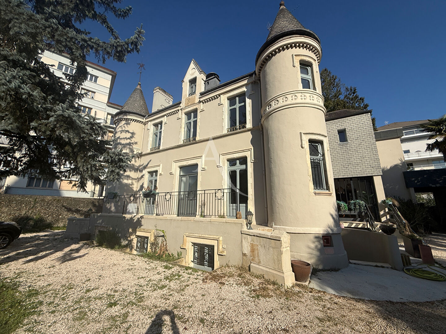 Maison PAU (64000) 13 pi&egrave;ces 395.00 m&sup2;