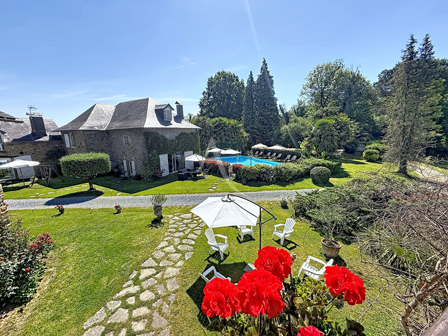 Maison HAUT DE BOSDARROS (64800) 18 pi&egrave;ces 900.00 m&sup2;