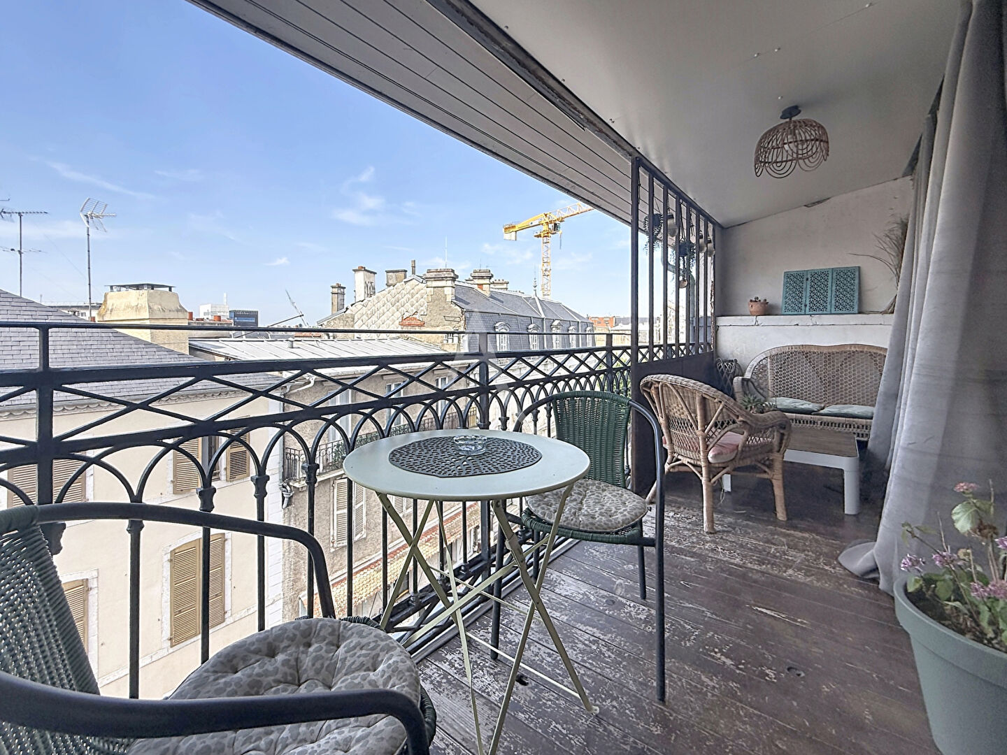 Immeuble PAU (64000) 10 pi&egrave;ces 390.00 m&sup2;