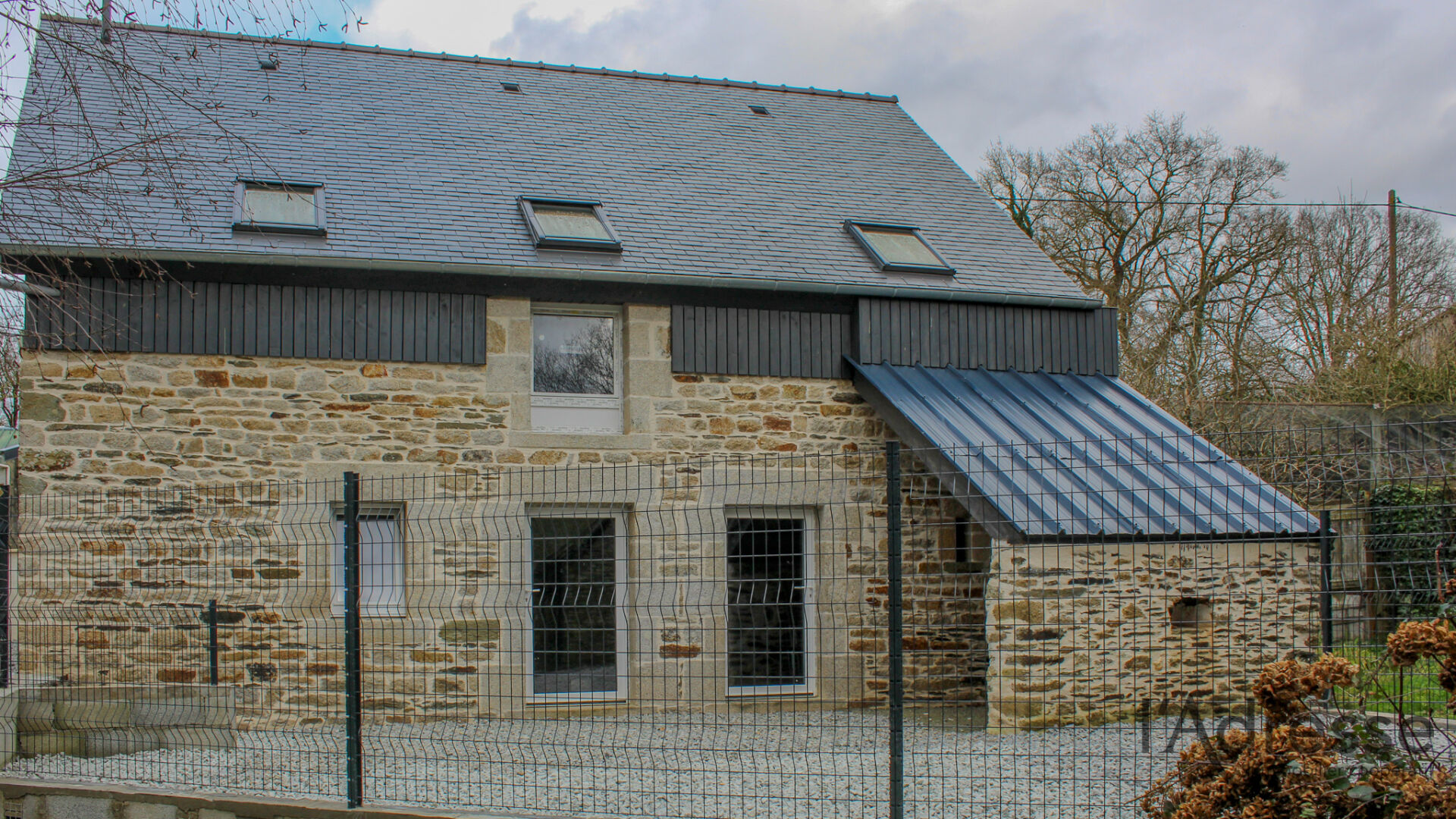 Maison GUILLAC (56800) 2 pièces 100.00 m²