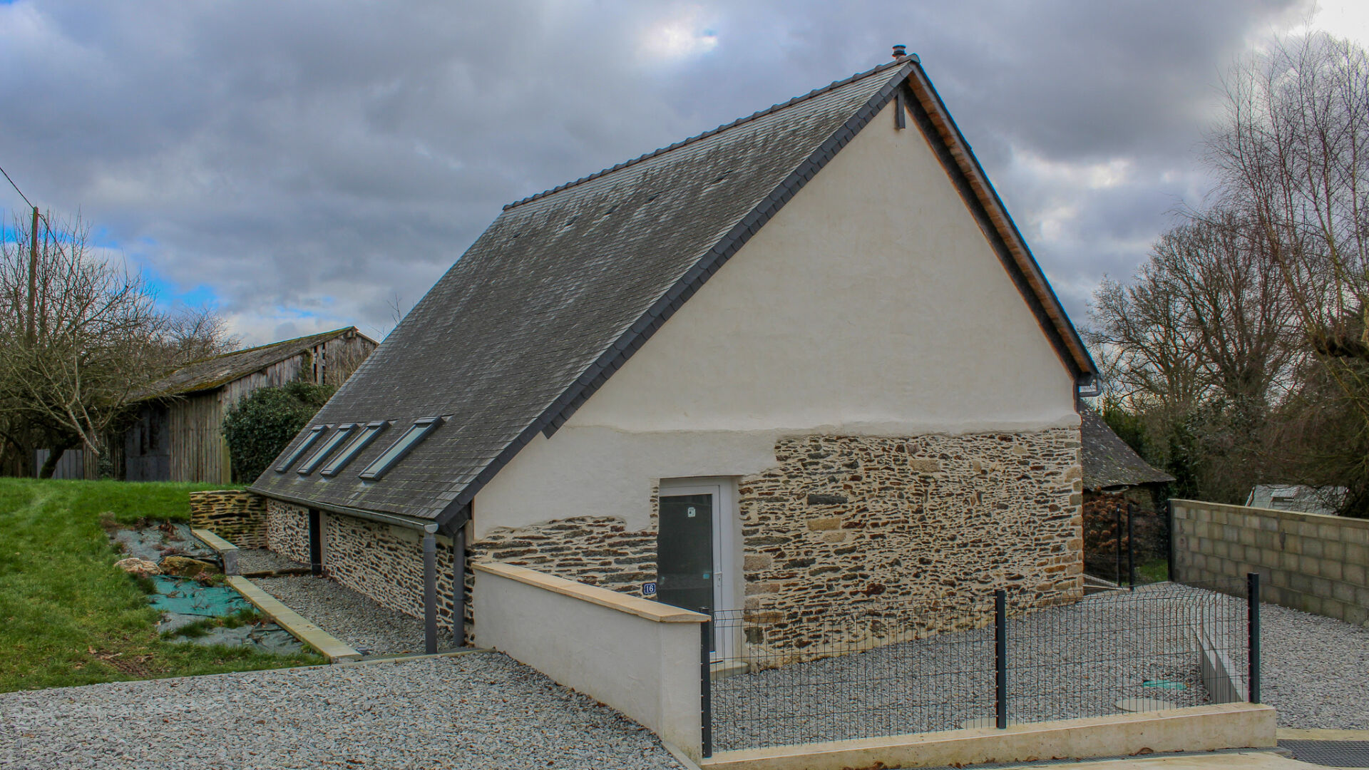 Maison GUILLAC (56800) 2 pi&egrave;ces 100.00 m&sup2;