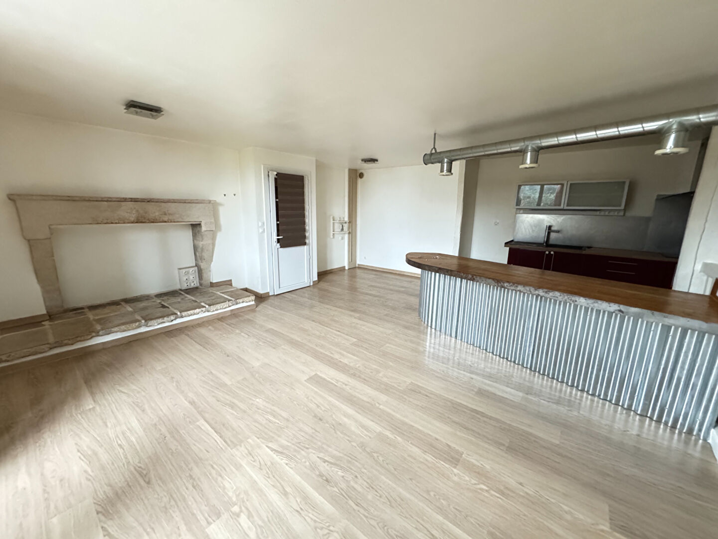 Immeuble POITIERS (86000) 3 pi&egrave;ces 176.00 m&sup2;