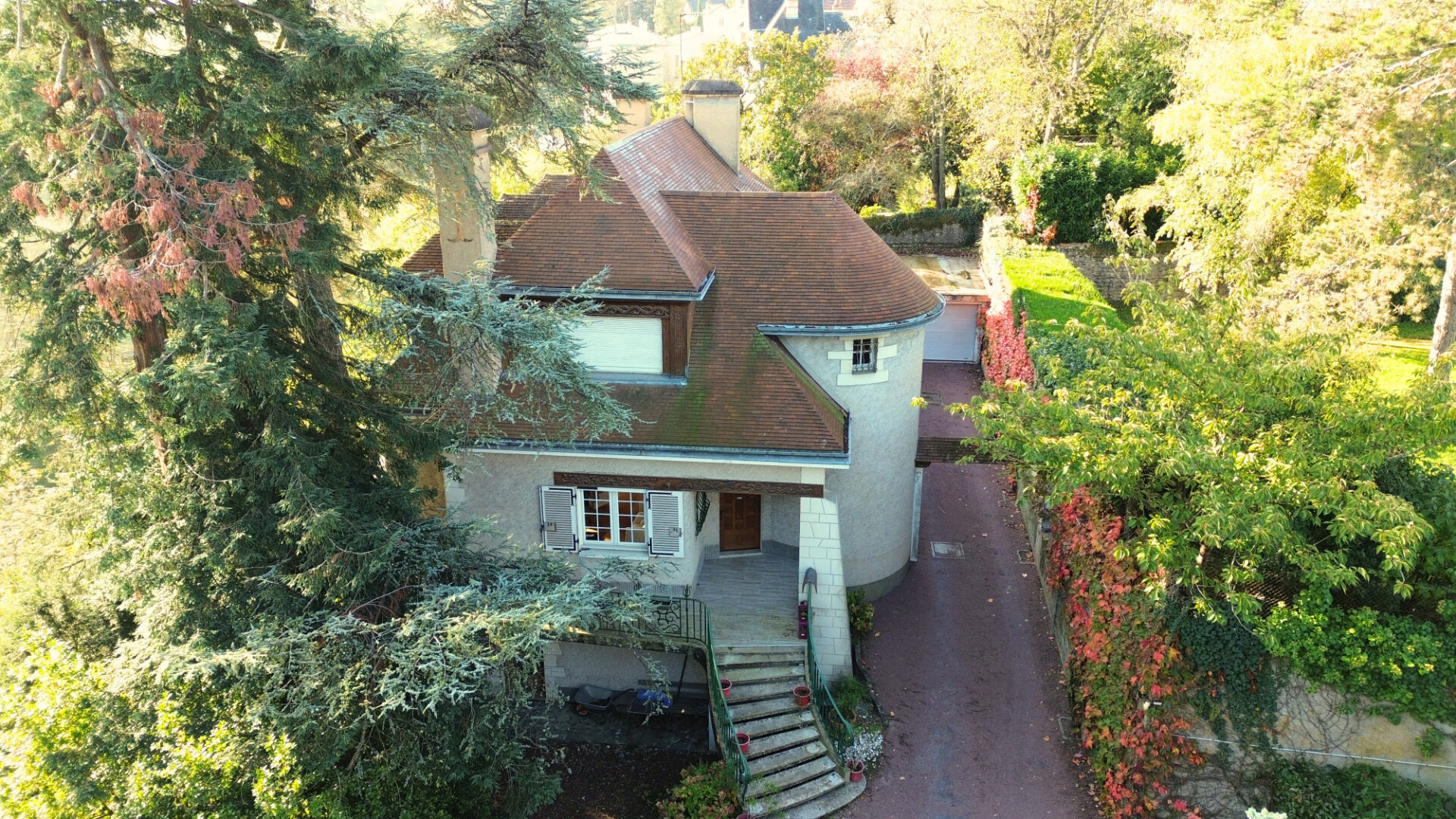 Maison POITIERS (86000) 9 pi&egrave;ces 330.00 m&sup2;