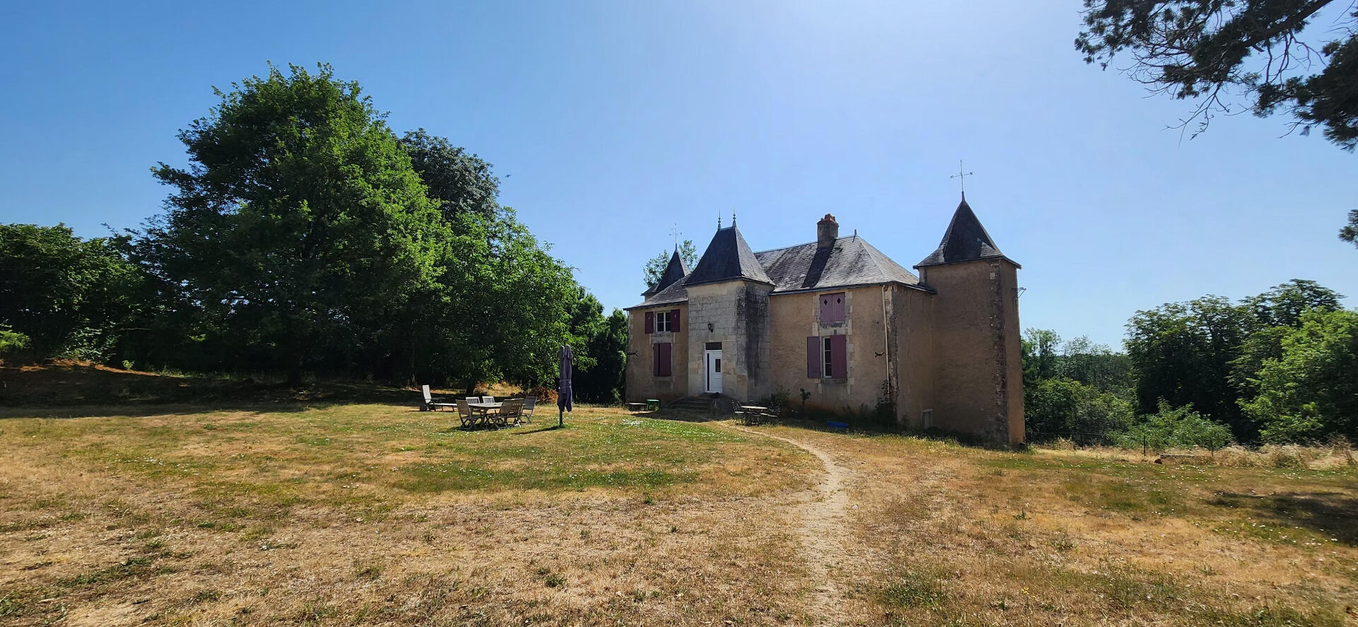 Maison VIVONNE (86370) 7 pièces 226.00 m²