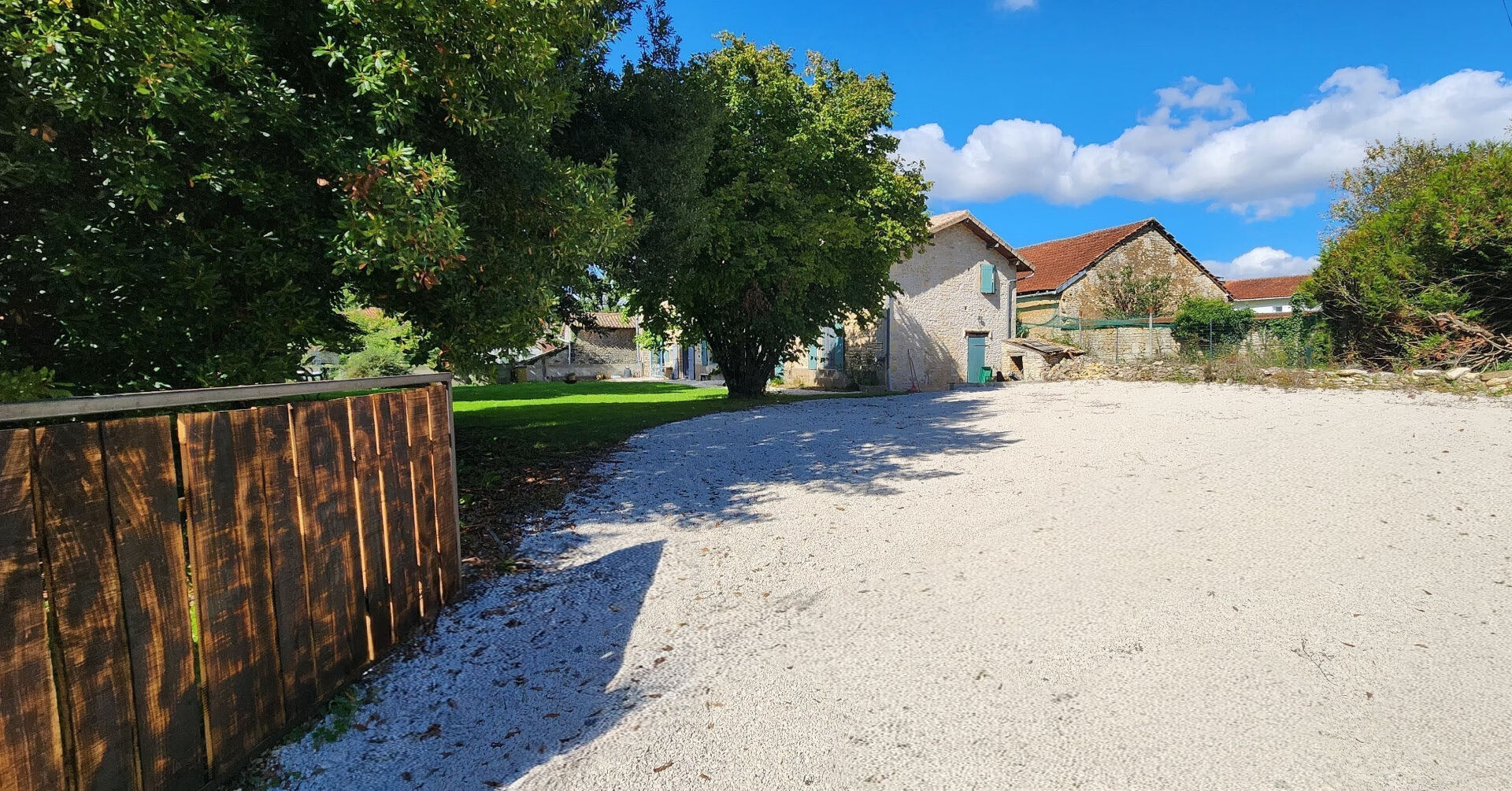 Maison CHAUNAY (86510) 7 pi&egrave;ces 216.00 m&sup2;