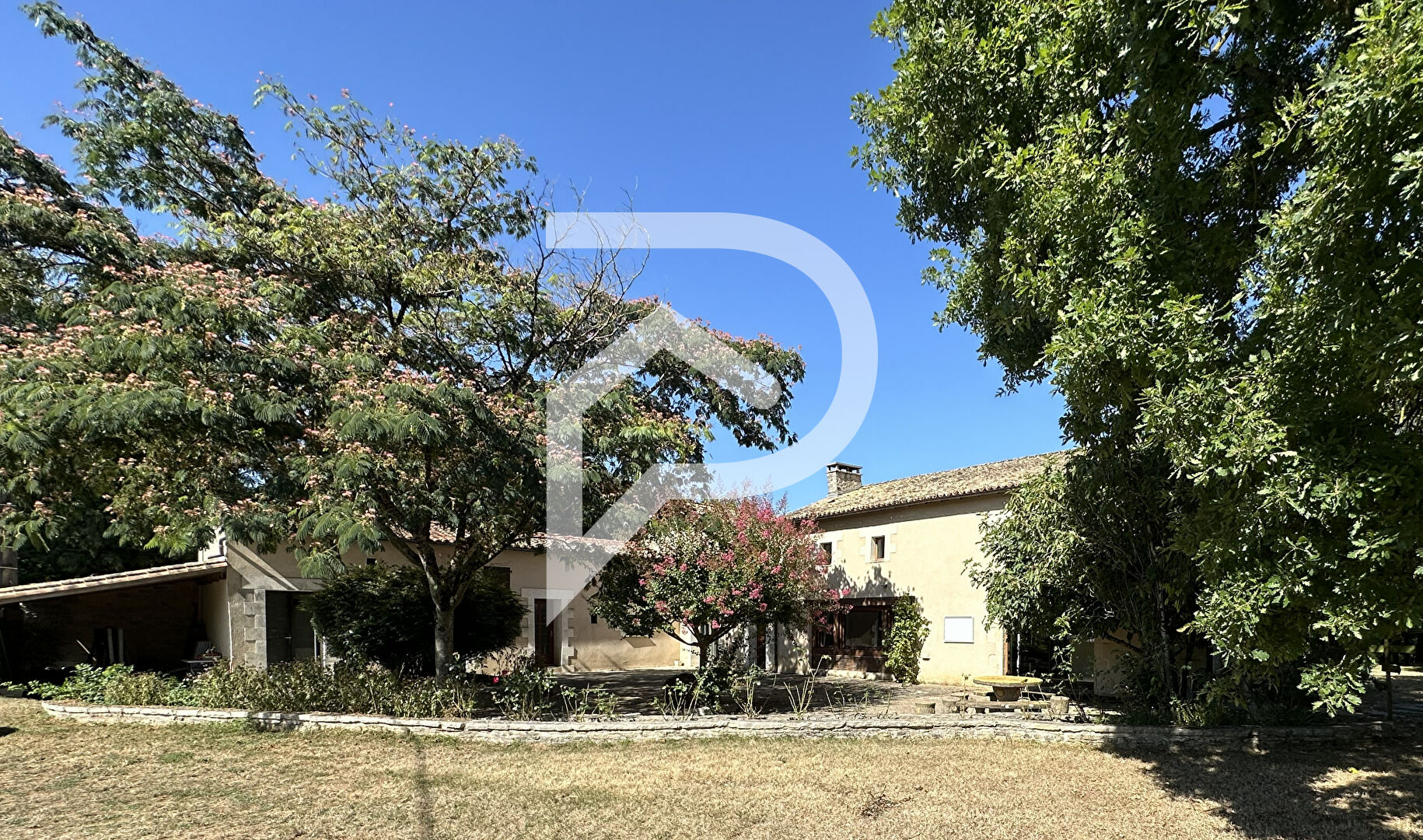 Maison SAINT SAUVANT (86600) 13 pièces 405.00 m²