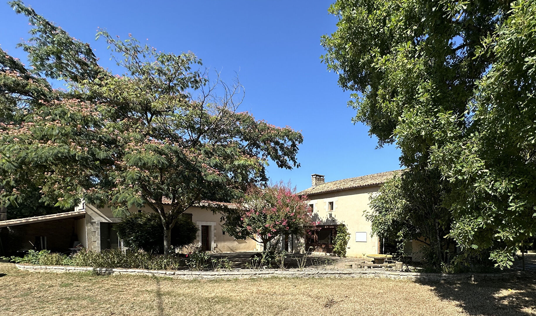 Maison SAINT SAUVANT (86600) 13 pi&egrave;ces 405.00 m&sup2;