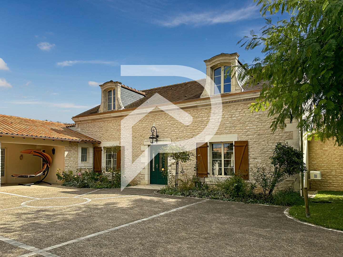 Maison NEUVILLE DE POITOU (86170) 8 pièces 310.00 m²