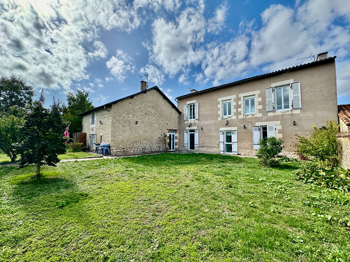 Maison NEUVILLE DE POITOU (86170) 8 pièces 216.00 m²
