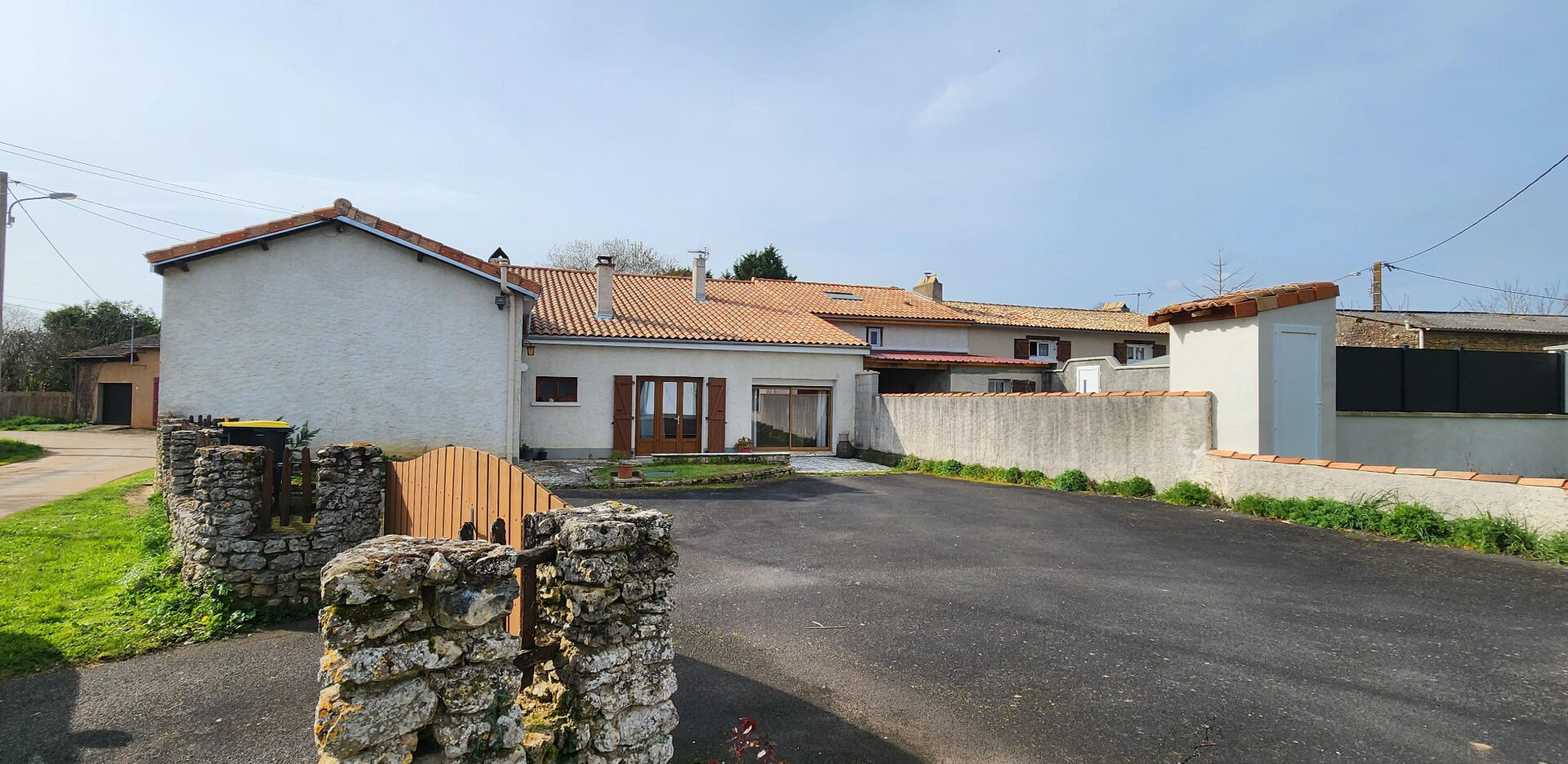 Maison VIVONNE (86370) 5 pi&egrave;ces 165.00 m&sup2;