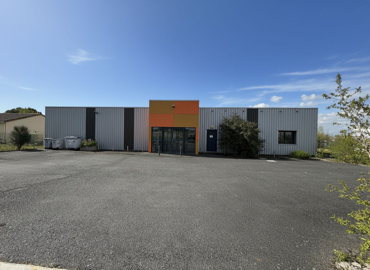 Local commercial MIGNE AUXANCES (86440) 4 pi&egrave;ces 400.00 m&sup2;