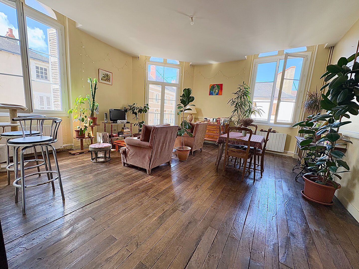 Immeuble MONTMORILLON (86500) 7 pi&egrave;ces 195.00 m&sup2;