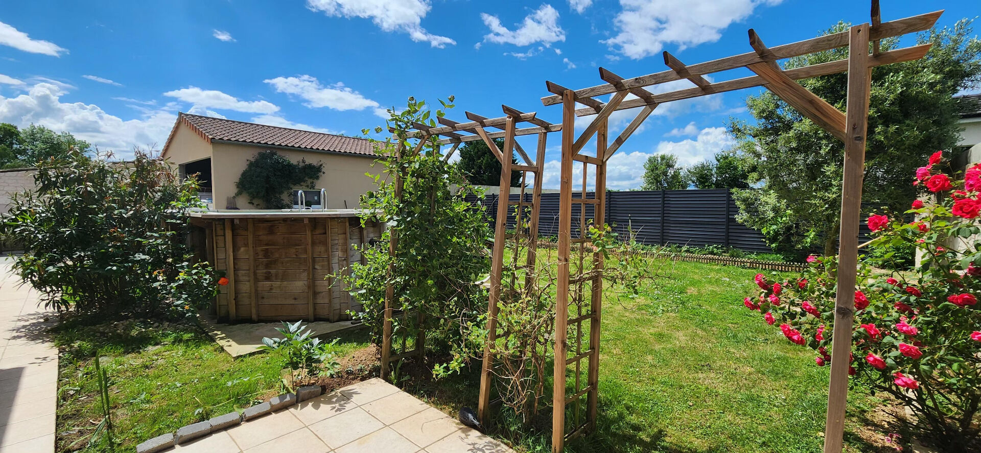 Maison COULOMBIERS (86600) 7 pi&egrave;ces 227.00 m&sup2;