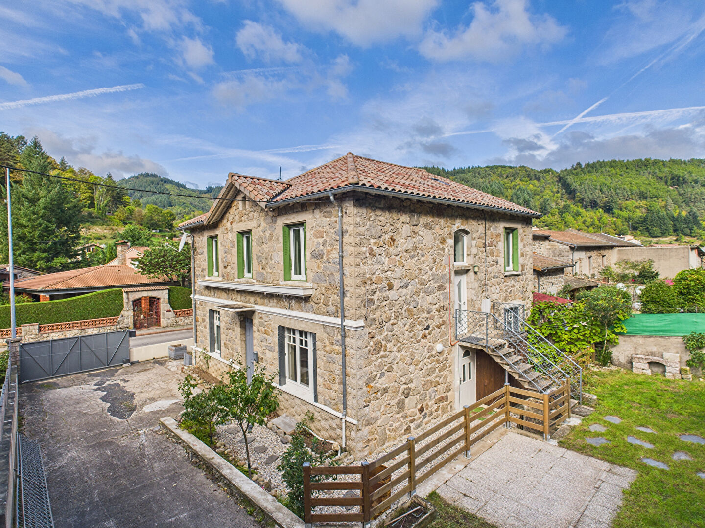 Maison Le Cheylard (07160) 7 pi&egrave;ces 180.00 m&sup2;