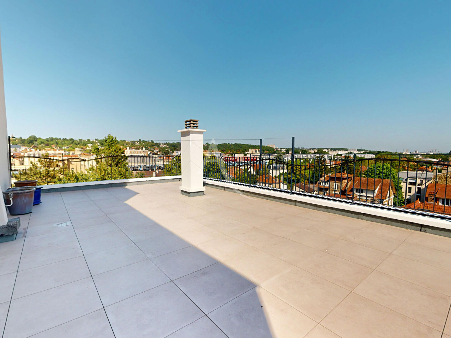 Villemomble (93) 439 000 € Appartement 5 pièces , 3 chambres 93.40 m² Avec balconterrassegarage/box Voir le bien