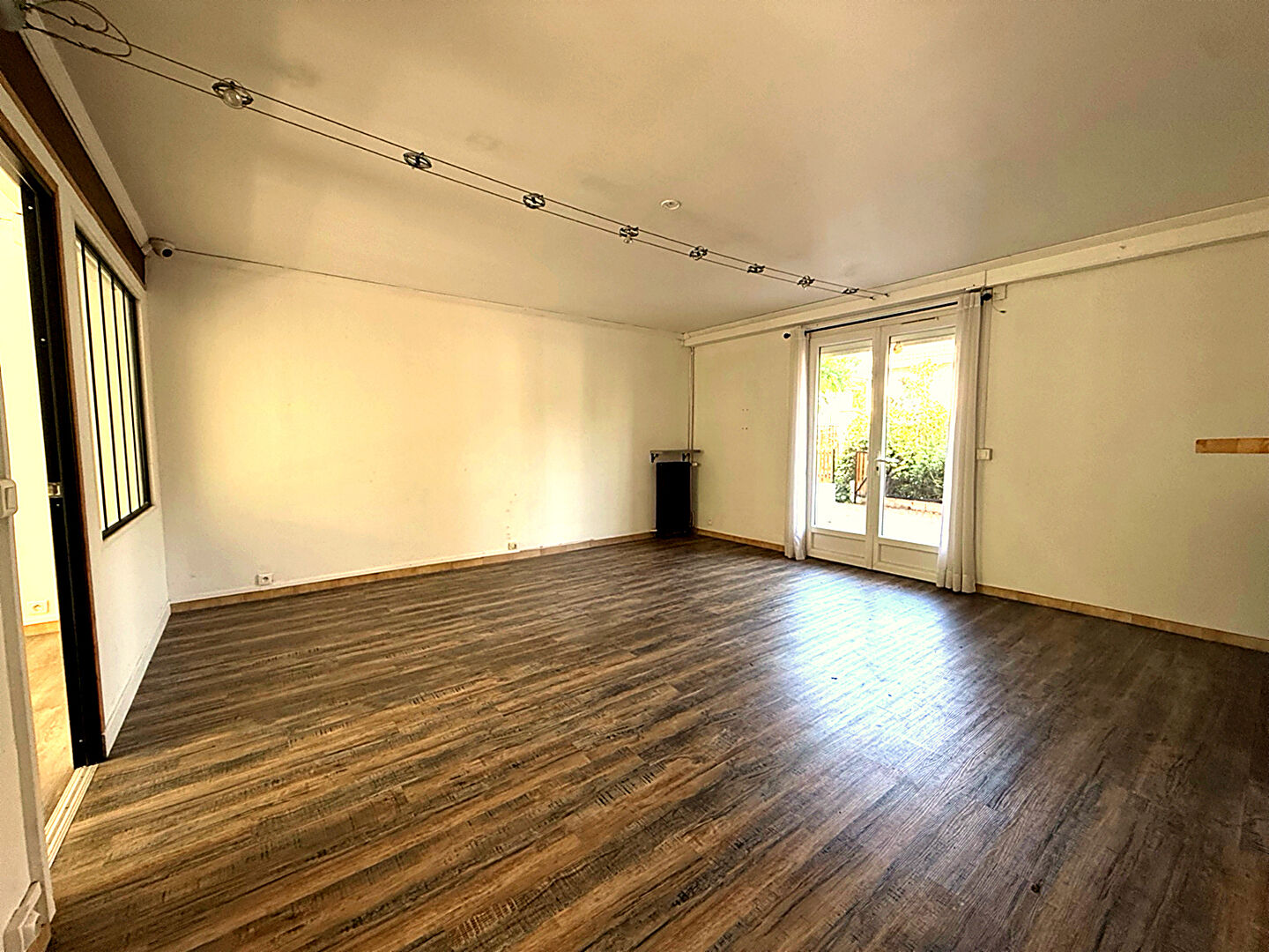 à 6 km de Aulnay-sous-Bois 1 200 € / mois cc Appartement 3 pièces , 2 chambres 82.00 m² Avec jardin, terrasse Voir le bien