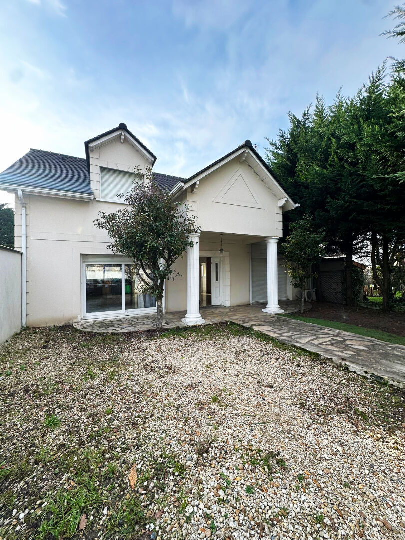 à 11 km de Arnouville 369 000 € Maison 6 pièces , 3 chambres 128.50 m² Avec jardin Voir le bien