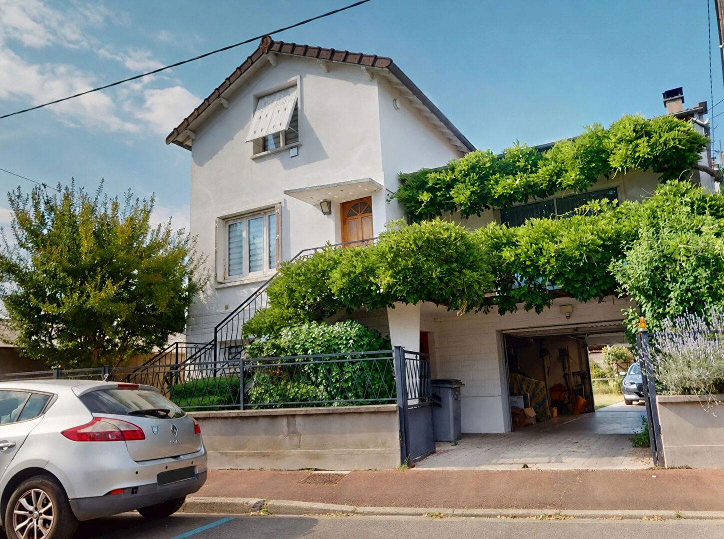 à 2 km de Sevran 323 000 € Maison 5 pièces , 3 chambres 100.96 m² Avec jardin, terrasse, garage/box Voir le bien