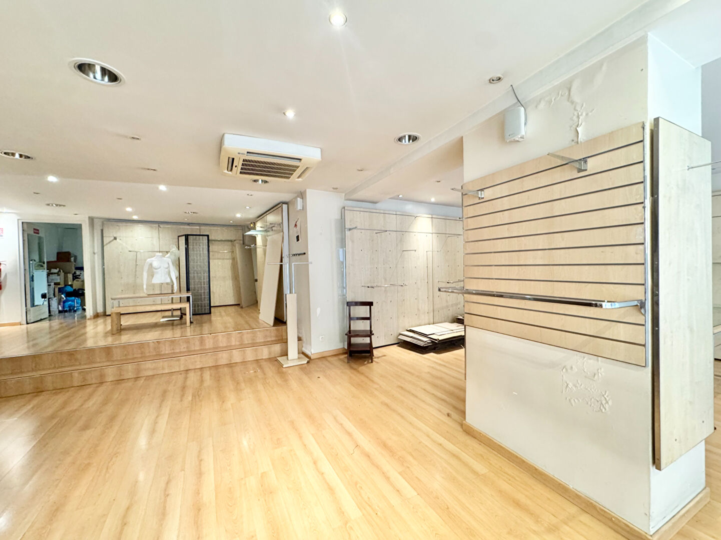 Local commercial THIONVILLE (57100) 128.14 m&sup2;