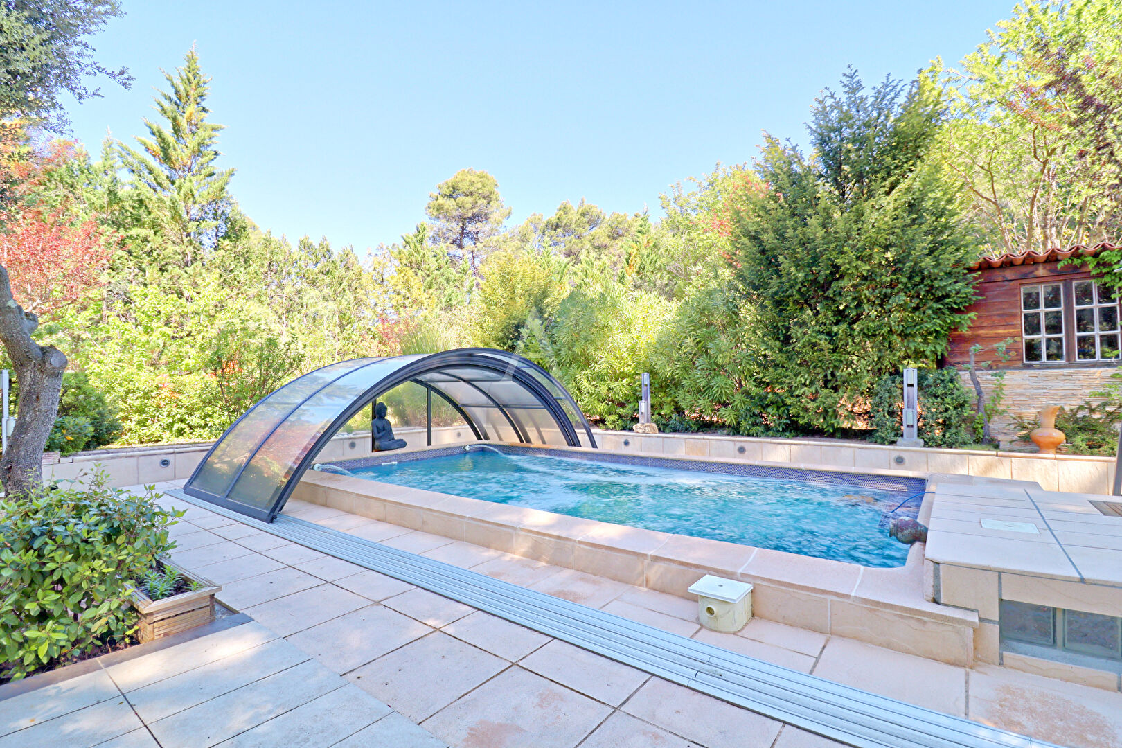 Villa JOUQUES (13490) 8 pi&egrave;ces 180.00 m&sup2;